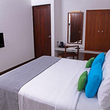 Blue Oceanic Beach Hotel Negombo Zewnętrze zdjęcie
