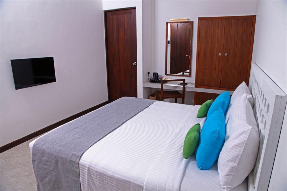 Blue Oceanic Beach Hotel Negombo Zewnętrze zdjęcie